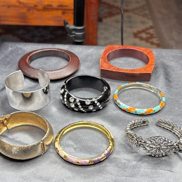 Elegant Mixed Color Bracelet Set - Picture 2 of 3